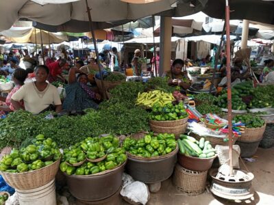 Des vendeuses de légumes dans un autre petit-marché qui leur est dédié, photo Jean Sovon