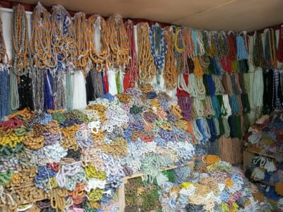 Un espace abritant le commerce des perles à Agbadahonou, dans le grand marché, Photo Jean Sovon